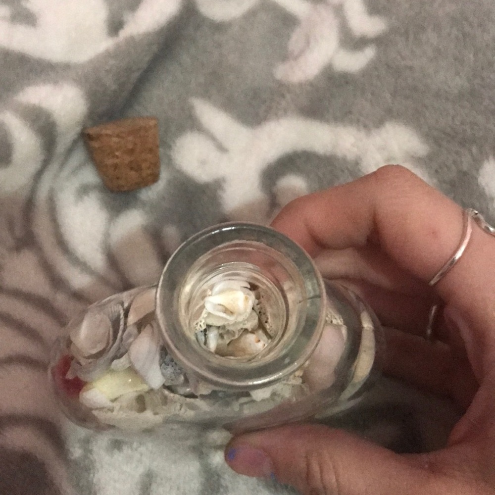 Shell filled jar - Picture 2 of 4